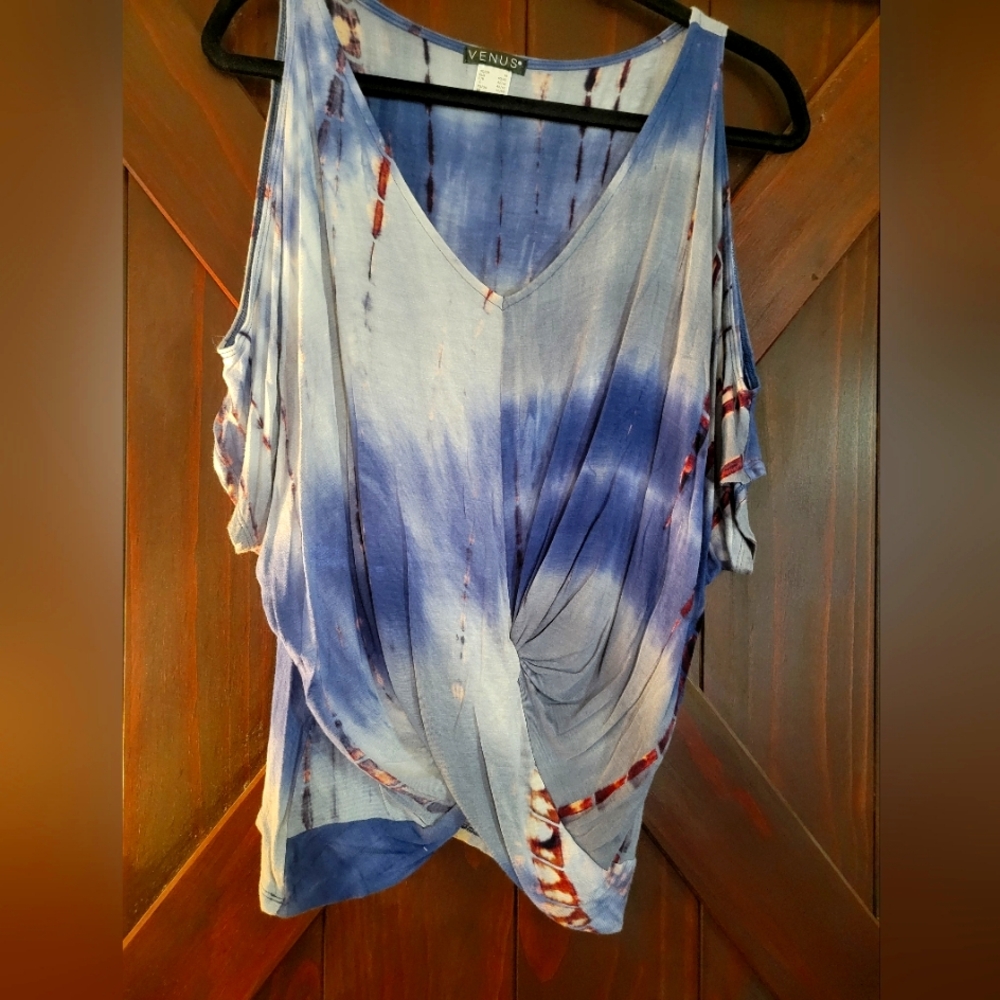Womens blouse, short sleeved, cut out shoulder. Large